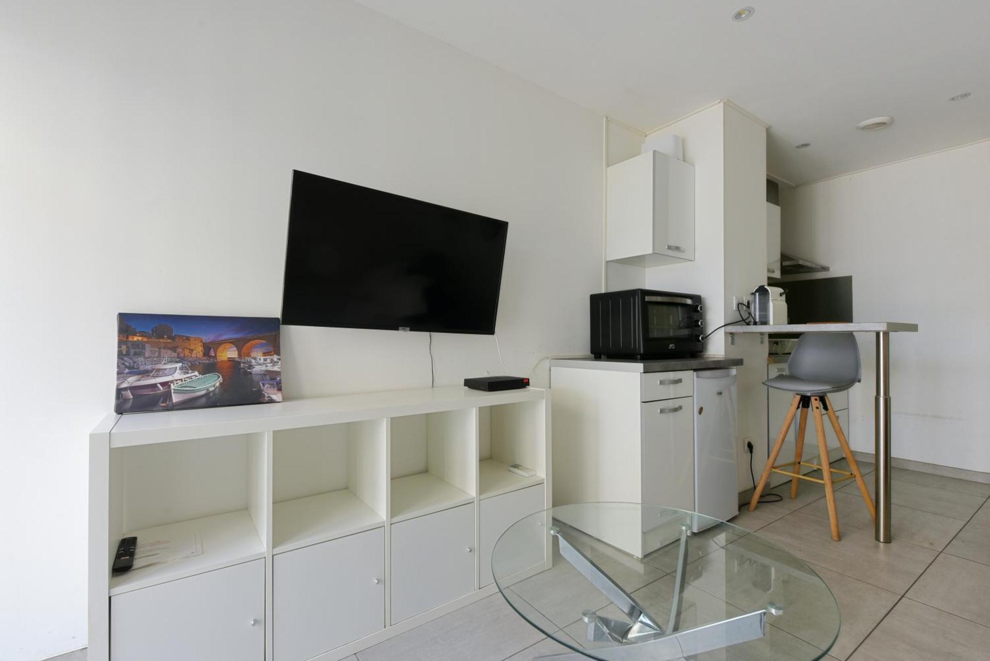 Provencal Studio Netflix Appart-Hotel-Provence La Fare-les-Oliviers Exterior photo